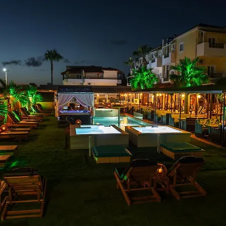 Aparthotel Philoxenia & 3*