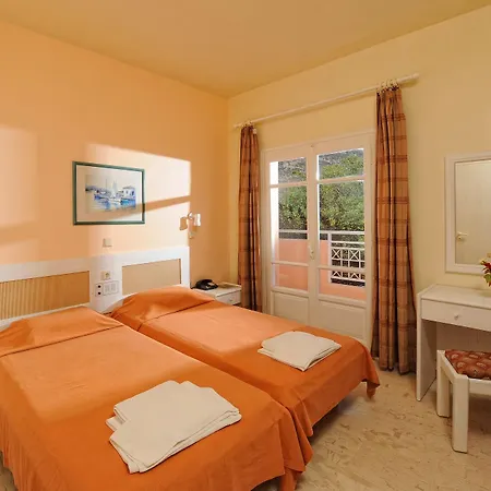 Manolis Aparthotel 3*