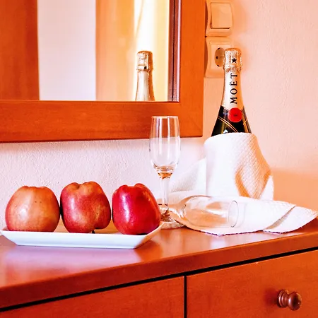 Yiannis Manos Aparthotel