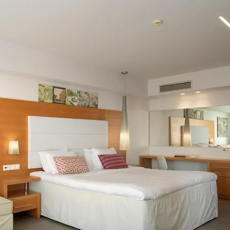 Hotel High 5*