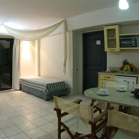 Golden Bay Aparthotel