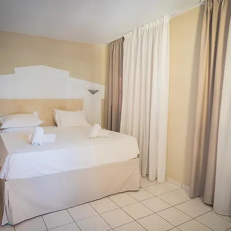 Aparthotel Parthenis & 3*