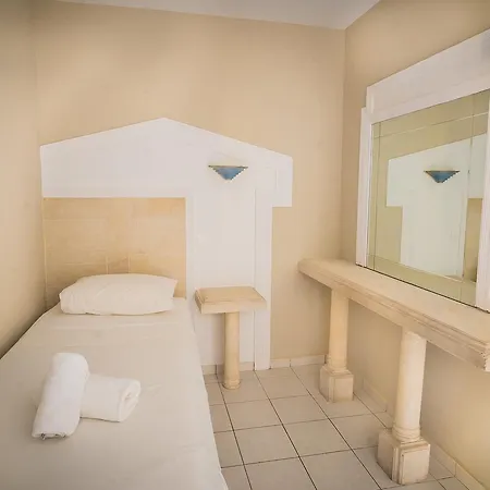 Aparthotel Parthenis & 3*