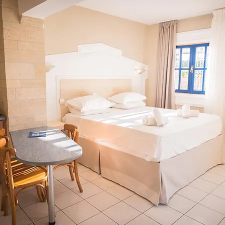 Aparthotel Parthenis & 3*