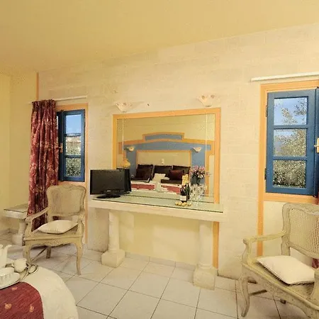 Aparthotel Parthenis & 3*