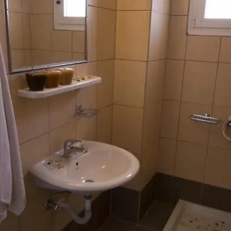 Nikos Hotel