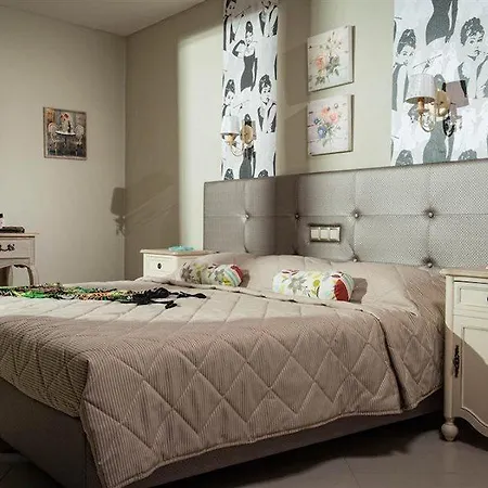 King's Village Apartment