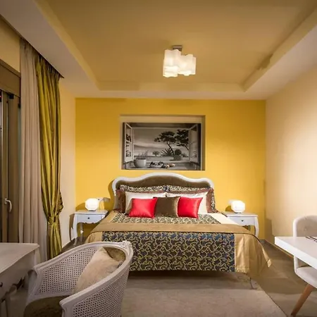 Yiasemi Luxury Apartment *