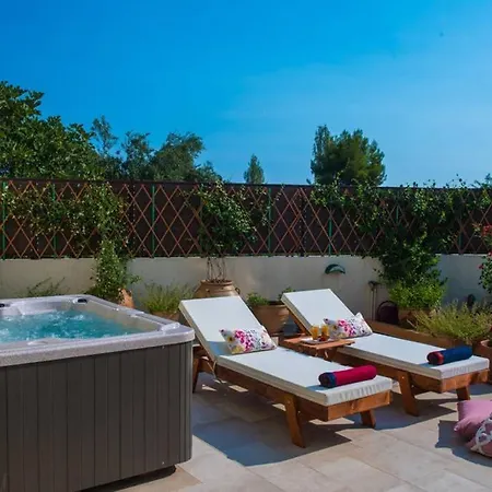 Yiasemi Luxury Apartment *