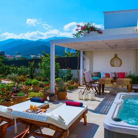 Yiasemi Luxury *