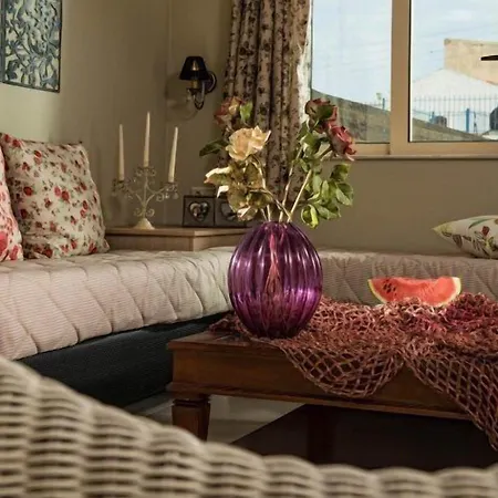 King's Village Apartment *