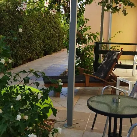 Cleo With Yard In 250m From The Aparthotel *