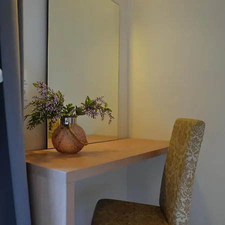 Pearl Boutique Road Hotel
