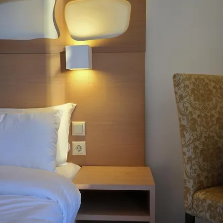Pearl Boutique Road Hotel 4*