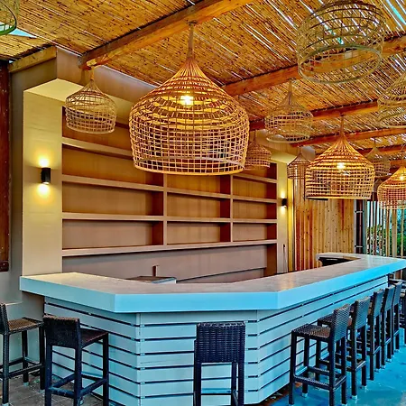Pearl Boutique Road Hotel 4*