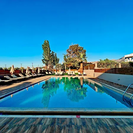 Pearl Boutique Road Hotel