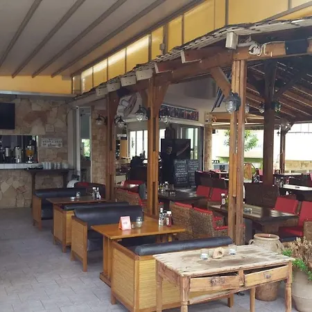 Stonewell Aparthotel