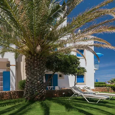 Pyrgos Aparthotel 2*
